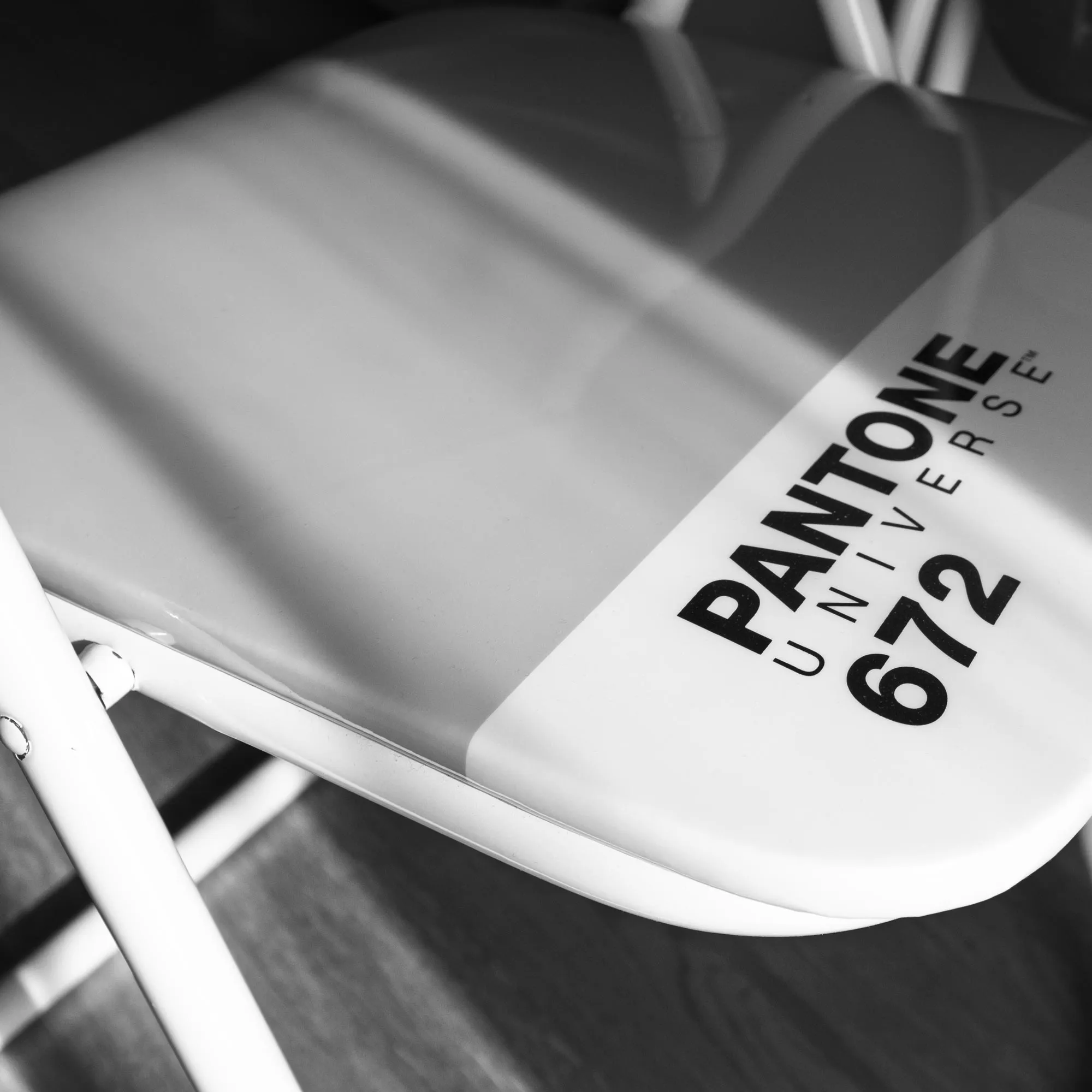 04 Chair Pantone